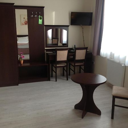 Hotel Feniks Gniezno Luaran gambar