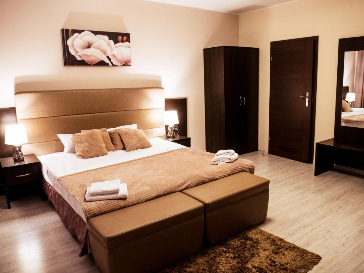 Hotel Feniks Gniezno Luaran gambar