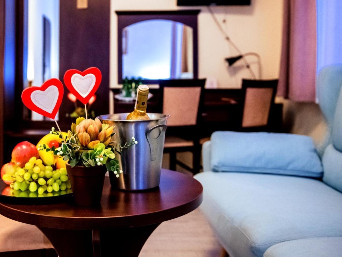 Hotel Feniks Gniezno Luaran gambar