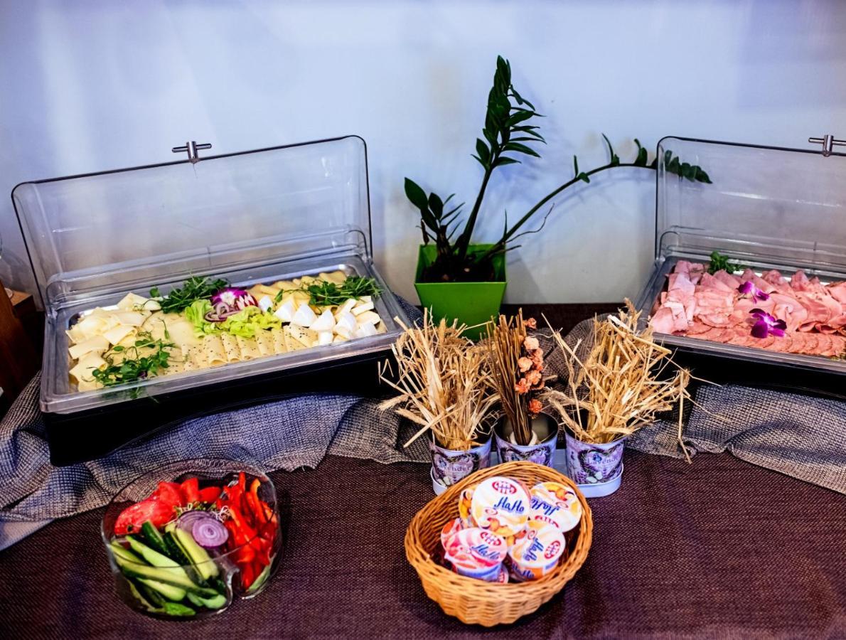 Hotel Feniks Gniezno Luaran gambar
