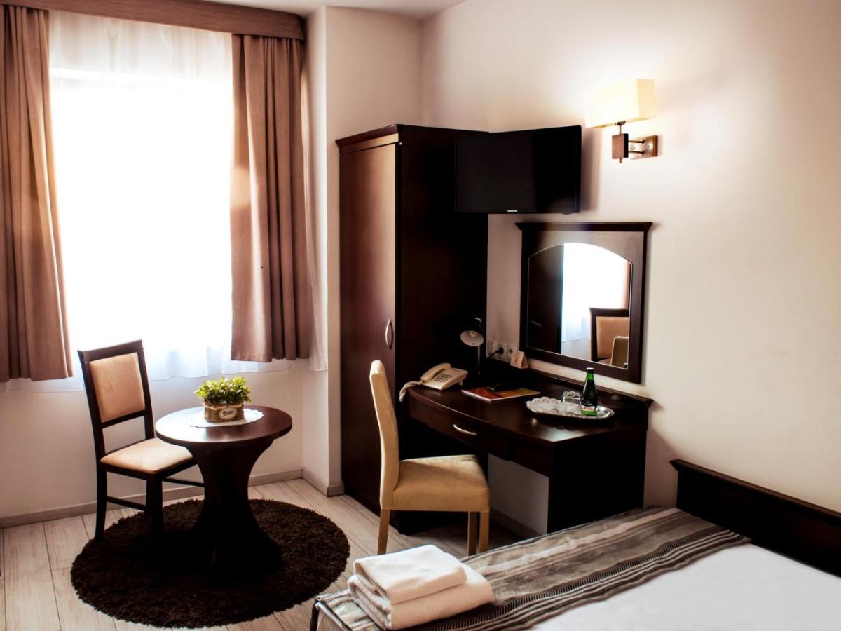 Hotel Feniks Gniezno Luaran gambar