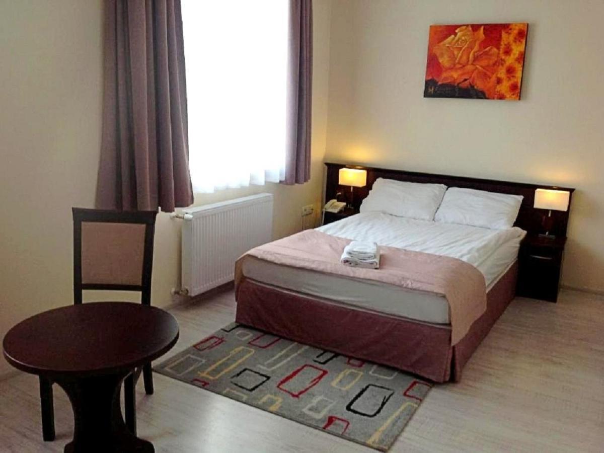 Hotel Feniks Gniezno Luaran gambar