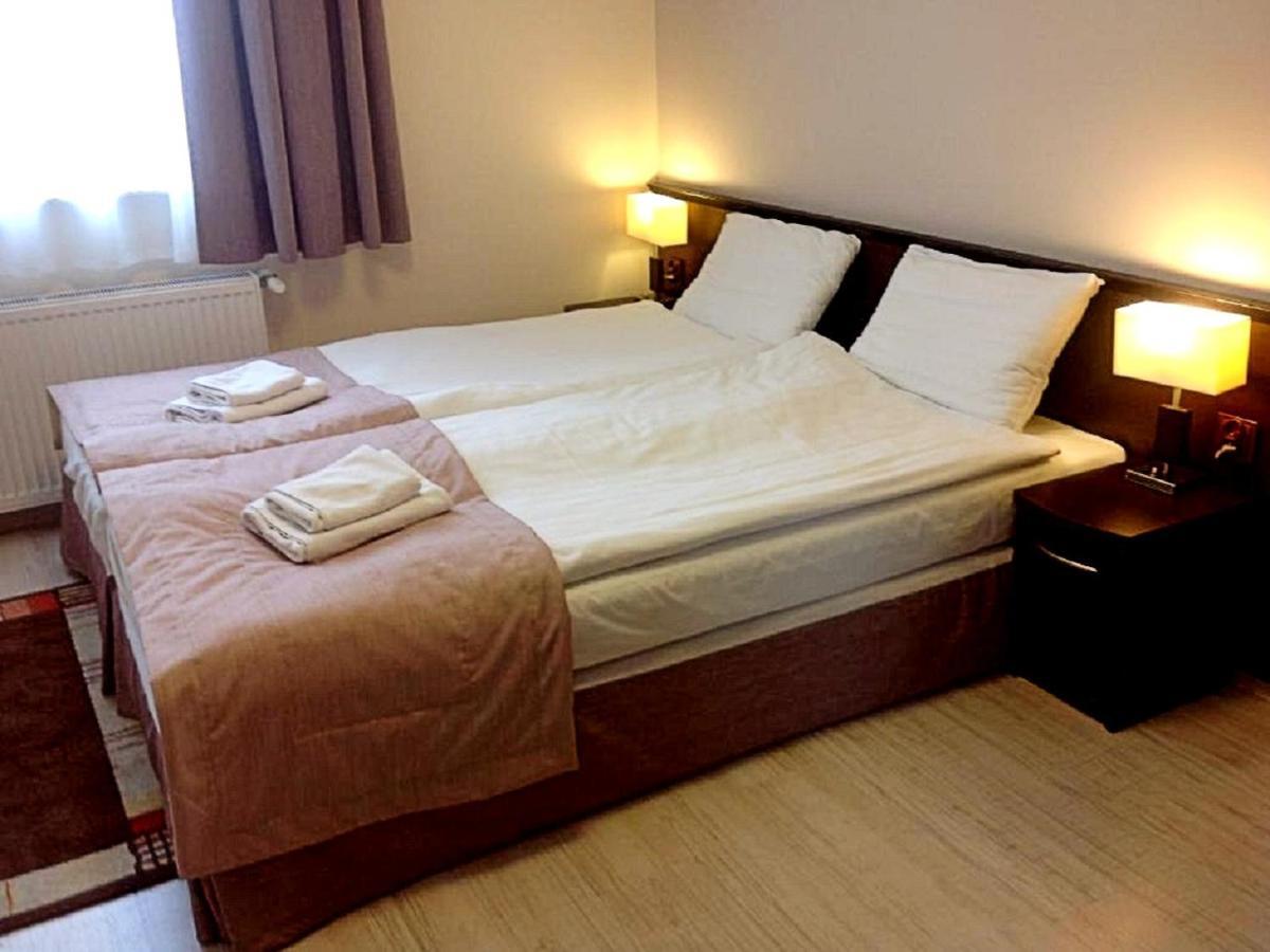 Hotel Feniks Gniezno Luaran gambar