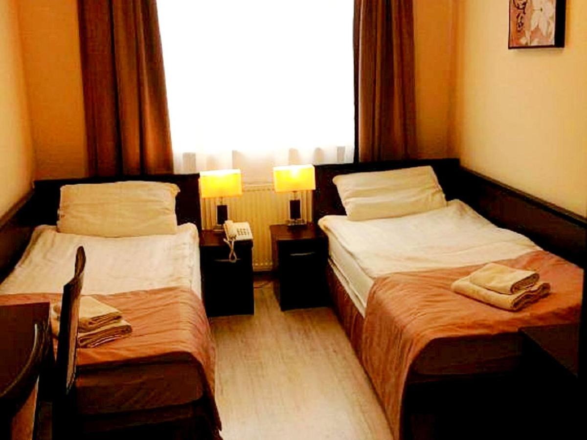 Hotel Feniks Gniezno Luaran gambar