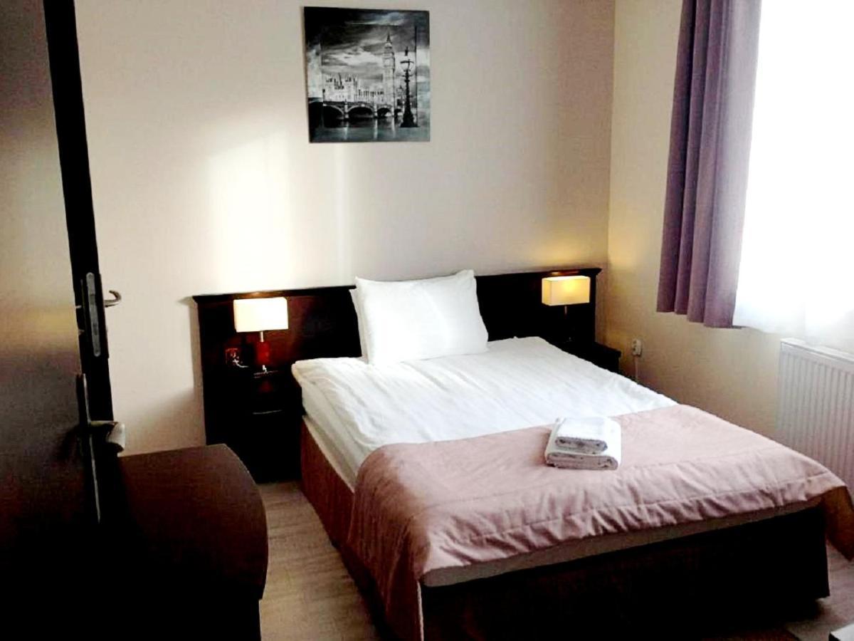 Hotel Feniks Gniezno Luaran gambar