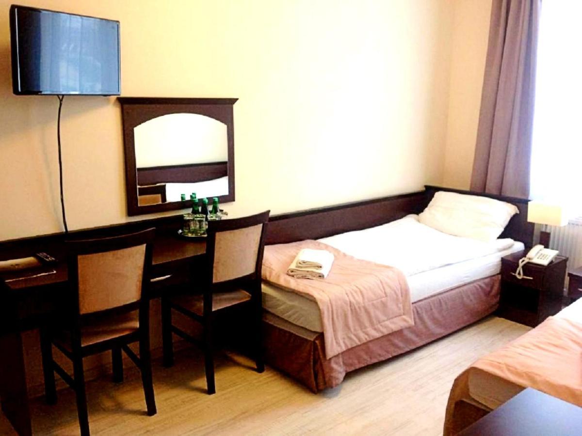 Hotel Feniks Gniezno Luaran gambar
