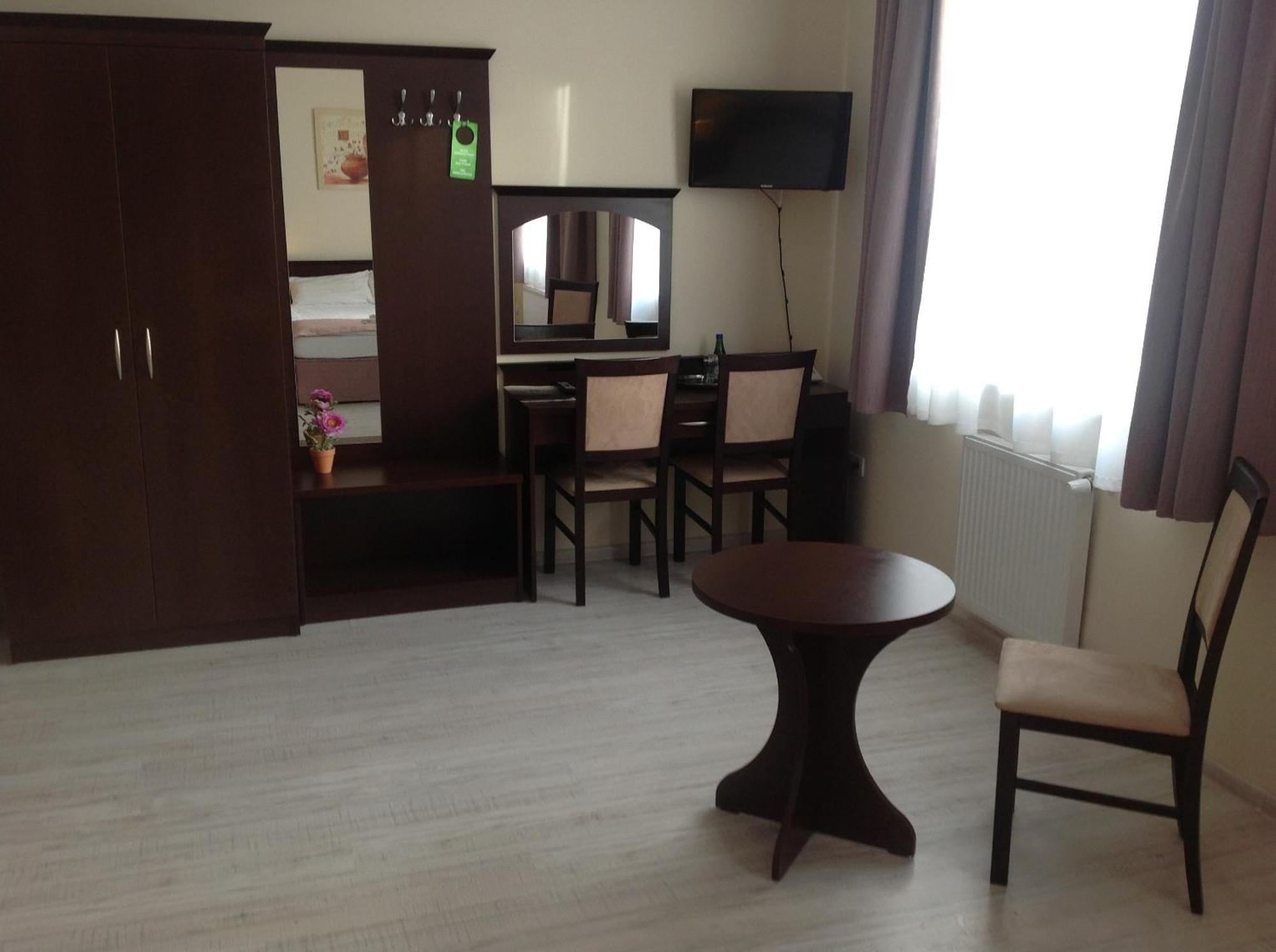 Hotel Feniks Gniezno Luaran gambar