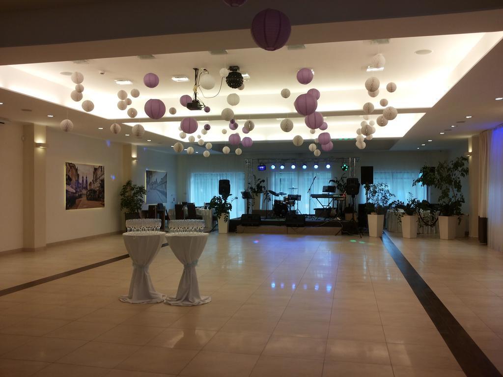 Hotel Feniks Gniezno Luaran gambar
