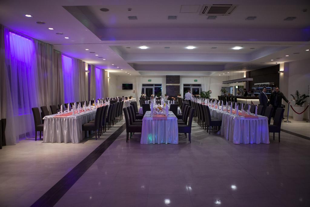 Hotel Feniks Gniezno Luaran gambar