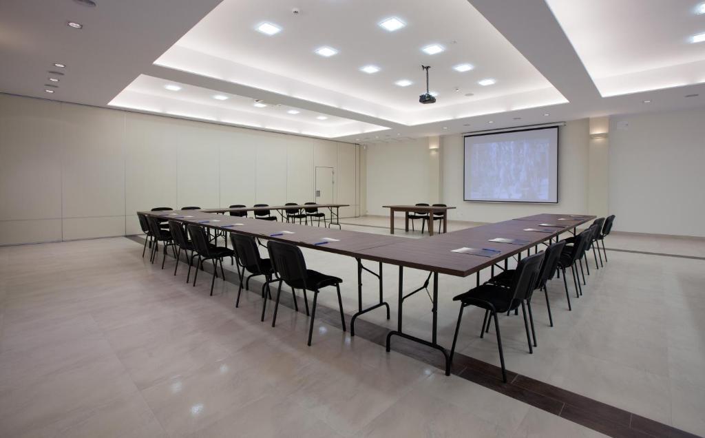 Hotel Feniks Gniezno Luaran gambar