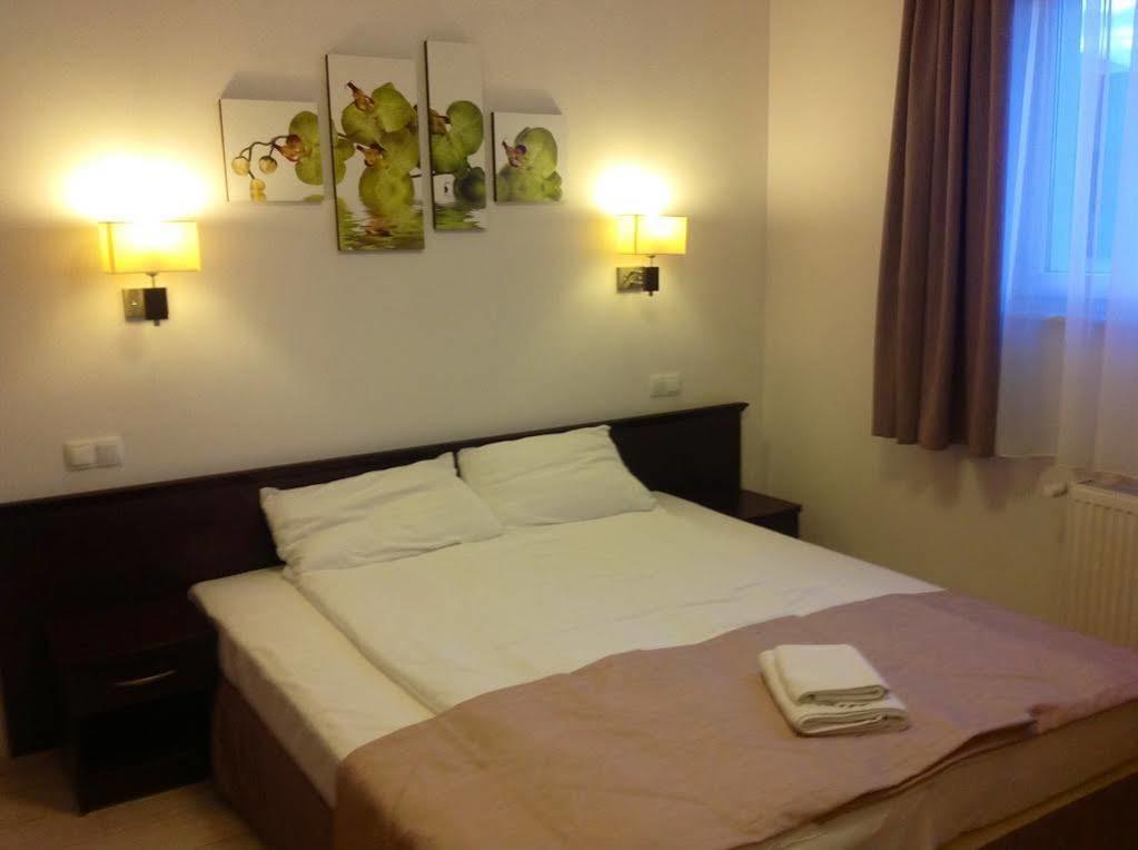 Hotel Feniks Gniezno Luaran gambar